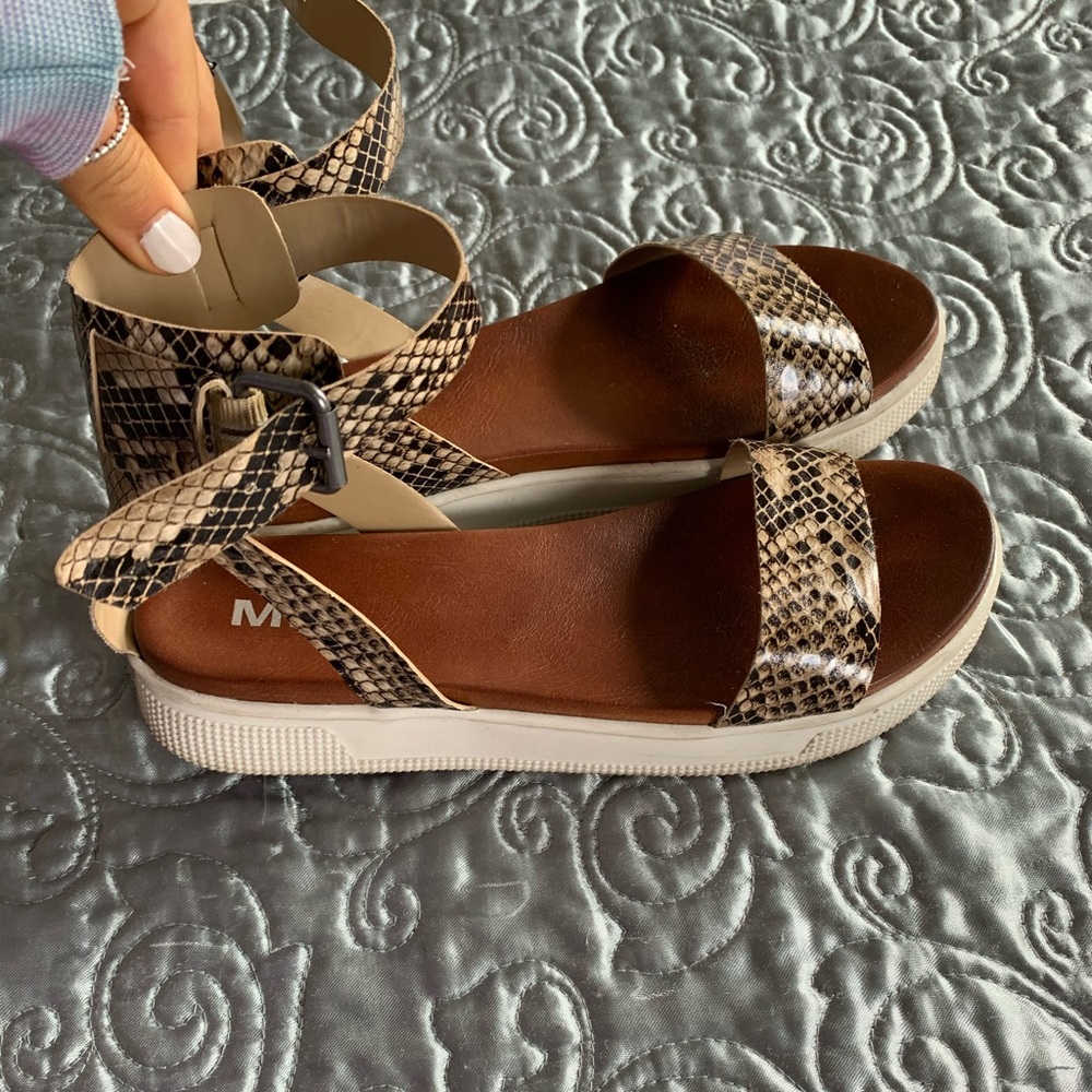 MIA women’s sandals